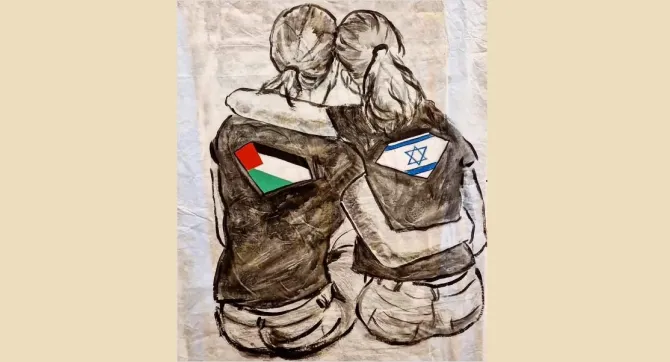 Twee vrouwen zitten gearmd, met de Palestijnse en Israëlische vlag op hun ruggen.