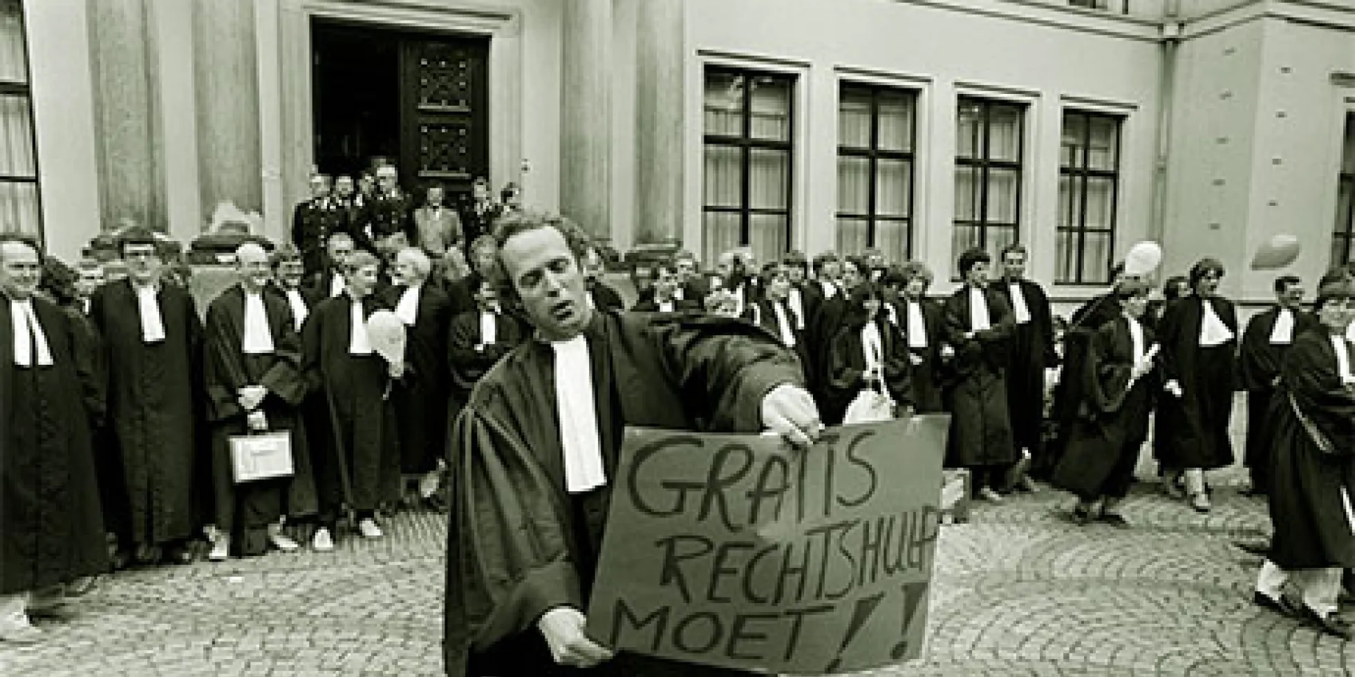 advocaat protesteert voor sociale advocatuur