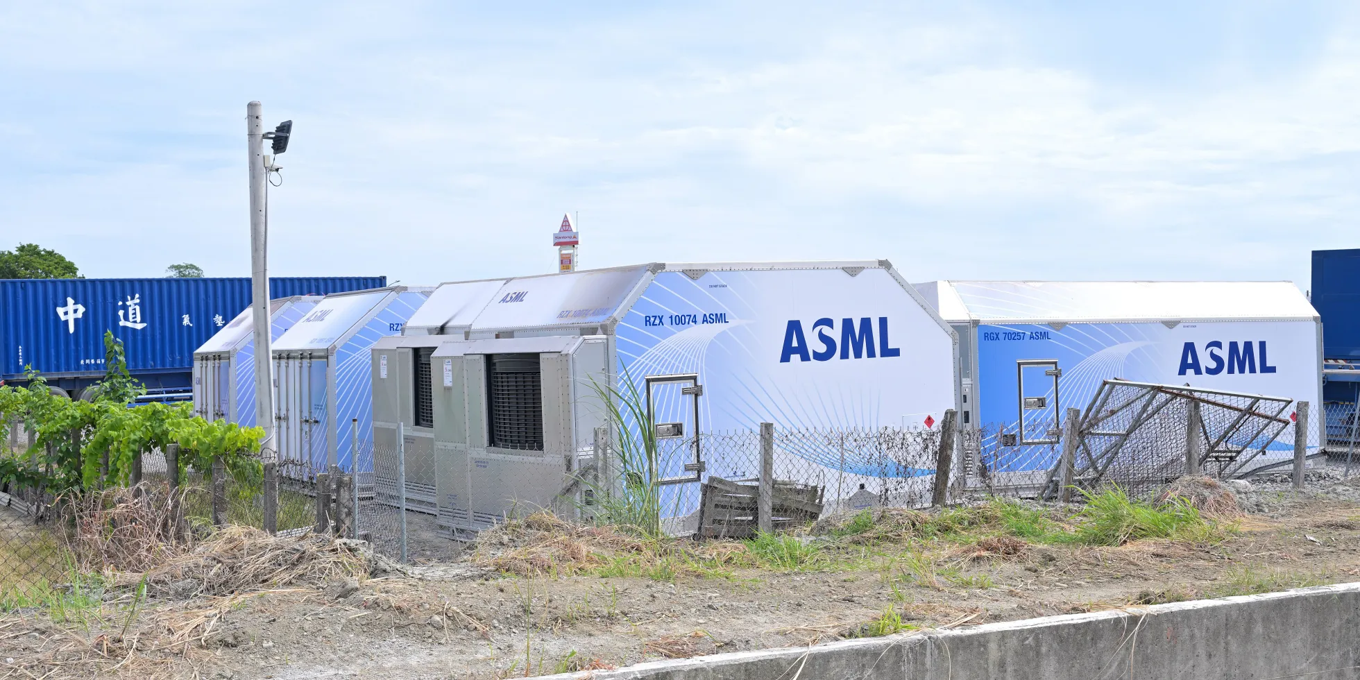 Luchtvrachtcontainers van ASML